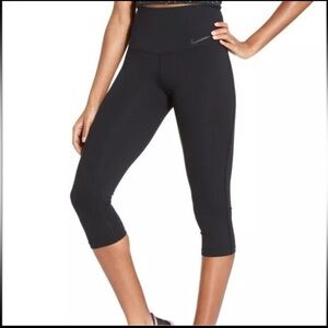 NIKE Dri‎ Fit Capri Active Fitness Capri Leggings Size Small Solid Black